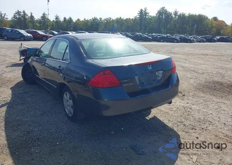 2006 Honda Accord 2.4 Lx z USA, uszkodzony, nr VIN 1HGCM56476A019528